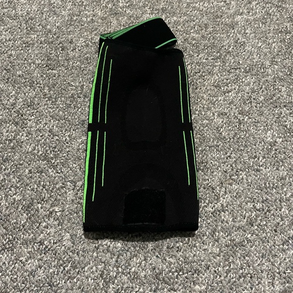 knee brace size s - Picture 2 of 4